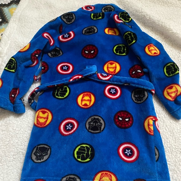 Avengers House Robe - Picture 2 of 3